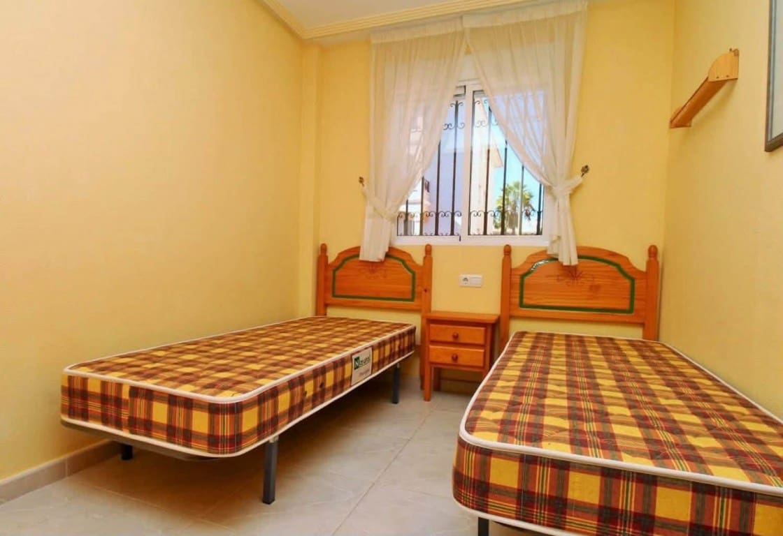 3 soveværelse Lejlighed til salg i Playa Flamenca med swimmingpool garage - € 169.000 (Ref: 10154255)