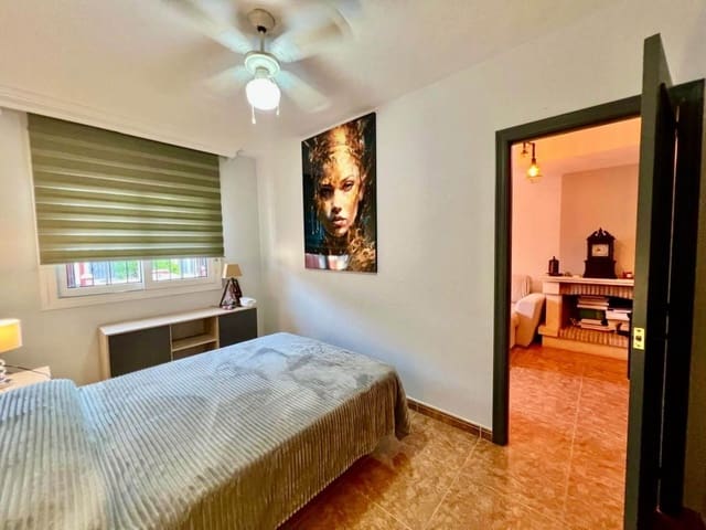 Pareado de 3 habitaciones en Villamartin, Orihuela en venta con piscina garaje - 289.000 € (Ref: 10154346)