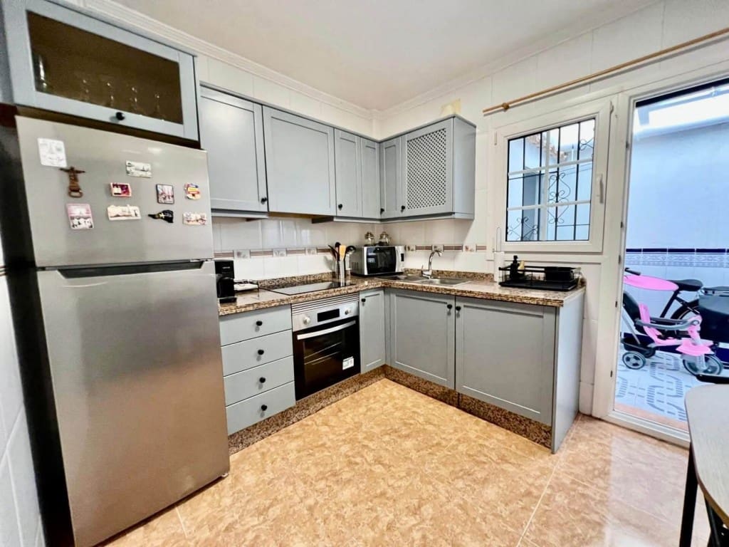 Pareado de 3 habitaciones en Villamartin en venta con piscina garaje - 289.000 € (Ref: 10154346)