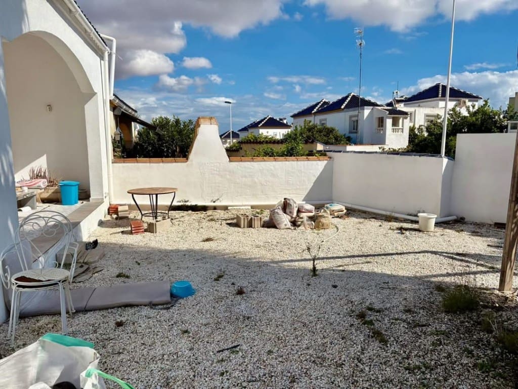 3 bedroom Semi-detached Villa for sale in Los Altos with pool garage - € 195,000 (Ref: 10154348)