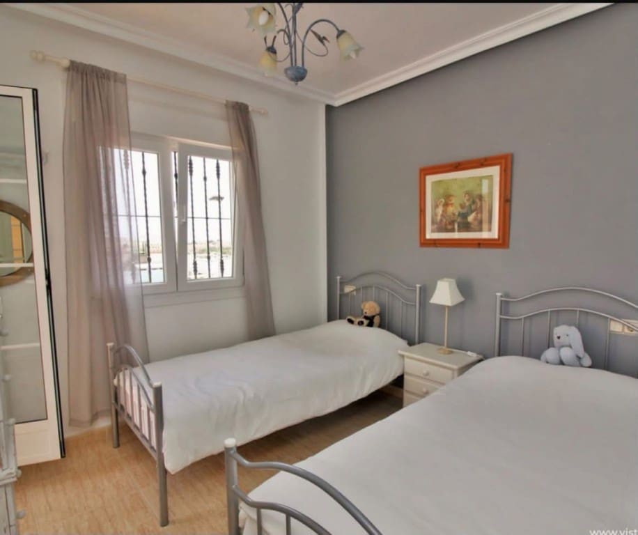 3 bedroom Semi-detached Villa for sale in Villamartin with pool garage - € 319,990 (Ref: 10158918)