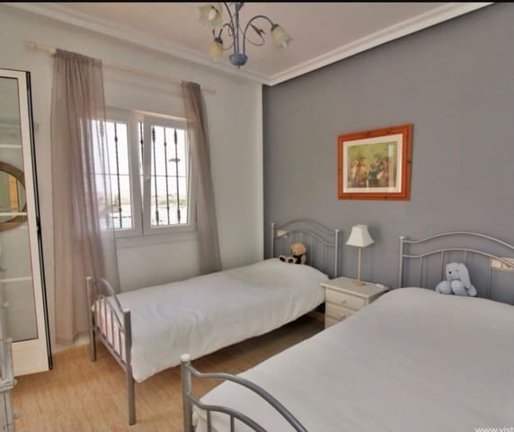 3 soverom Kjedet enebolig til salgs i Villamartin, Orihuela med svømmebasseng garasje - € 319 990 (Ref: 10158918)