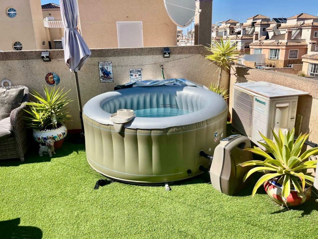 3 bedroom Semi-detached Villa for sale in Villamartin with pool garage - € 319,990 (Ref: 10158918)