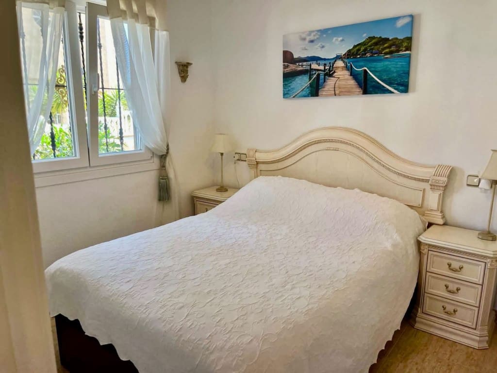 3 bedroom Semi-detached Villa for sale in Villamartin with pool garage - € 319,990 (Ref: 10158918)