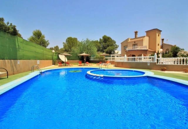3 soverom Kjedet enebolig til salgs i Villamartin, Orihuela med svømmebasseng garasje - € 319 990 (Ref: 10158918)
