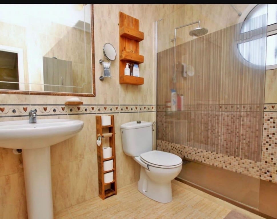 3 bedroom Semi-detached Villa for sale in Villamartin with pool garage - € 319,990 (Ref: 10158918)