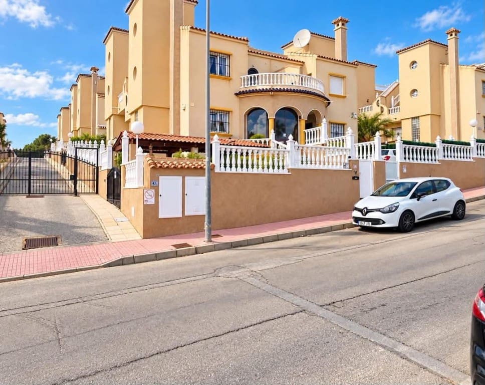 3 bedroom Semi-detached Villa for sale in Villamartin with pool garage - € 319,990 (Ref: 10158918)