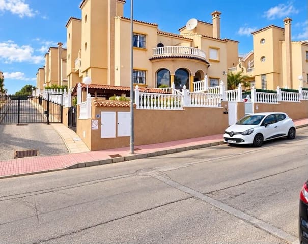 3 soverom Kjedet enebolig til salgs i Villamartin, Orihuela med svømmebasseng garasje - € 319 990 (Ref: 10158918)