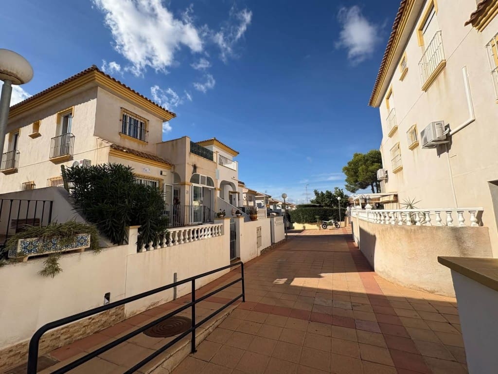 3 bedroom Semi-detached Villa for sale in Los Altos with pool - € 219,000 (Ref: 10158920)
