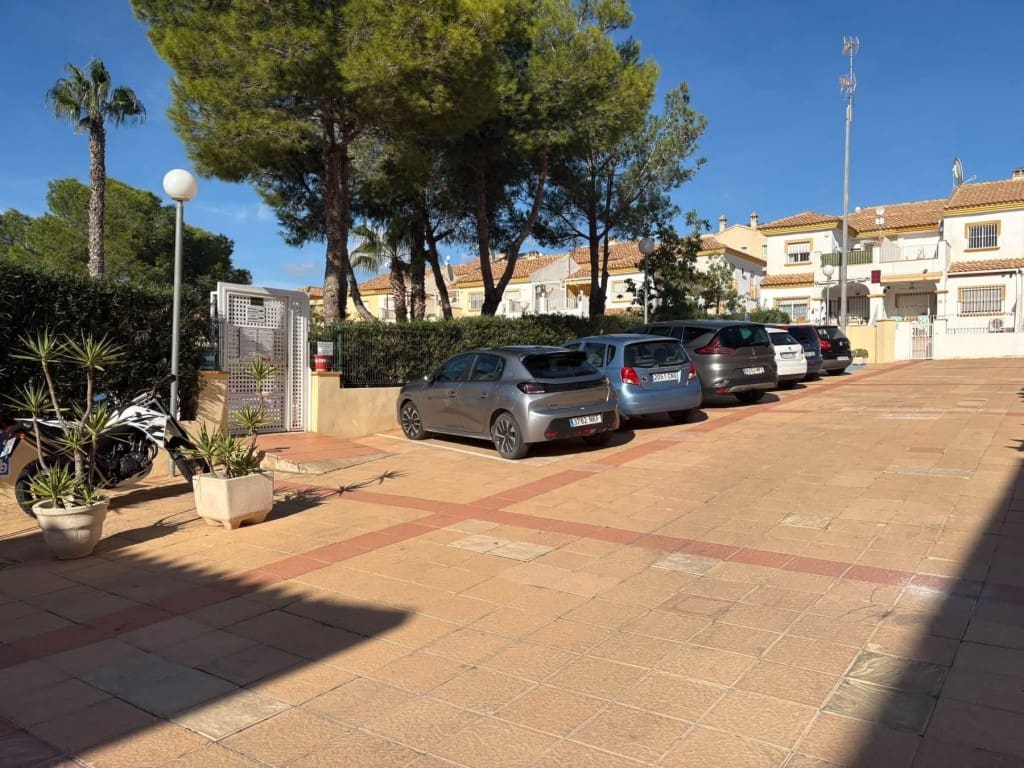 3 bedroom Semi-detached Villa for sale in Los Altos with pool - € 219,000 (Ref: 10158920)