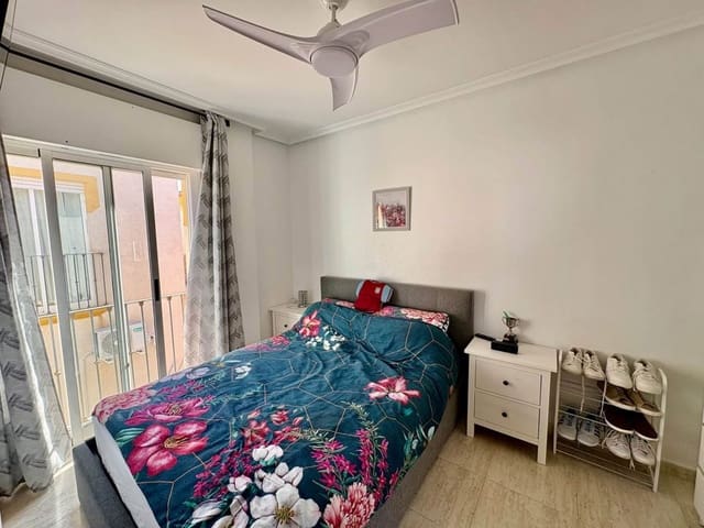 3 soverom Kjedet enebolig til salgs i Los Altos med svømmebasseng - € 219 000 (Ref: 10158920)