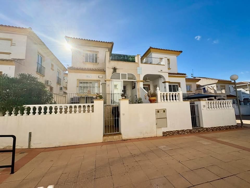 3 bedroom Semi-detached Villa for sale in Los Altos with pool - € 219,000 (Ref: 10158920)