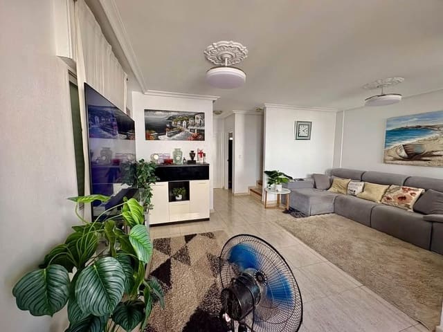3 soverom Kjedet enebolig til salgs i Los Altos med svømmebasseng - € 219 000 (Ref: 10158920)