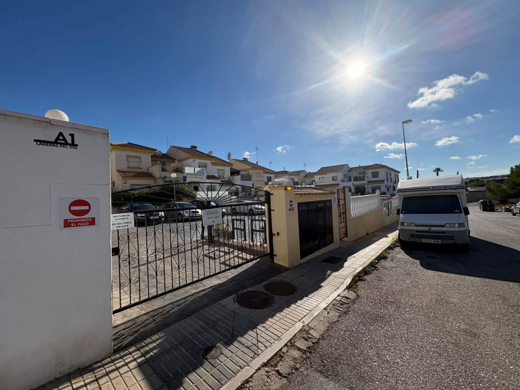 3 bedroom Semi-detached Villa for sale in Los Altos with pool - € 219,000 (Ref: 10158920)