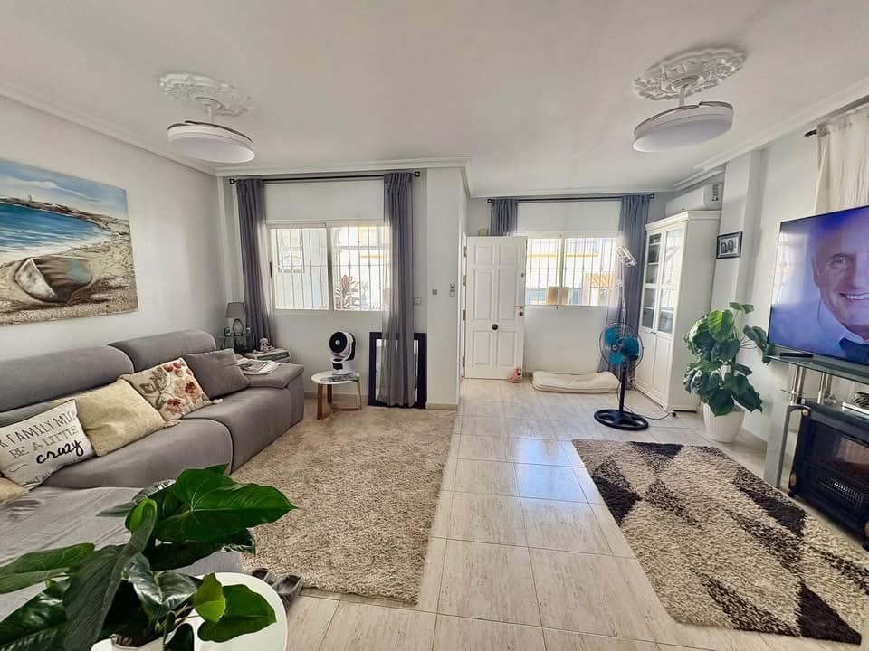 3 bedroom Semi-detached Villa for sale in Los Altos with pool - € 219,000 (Ref: 10158920)
