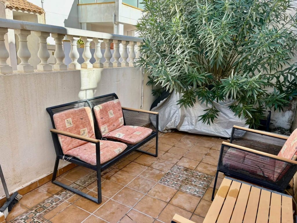 3 bedroom Semi-detached Villa for sale in Los Altos with pool - € 219,000 (Ref: 10158920)