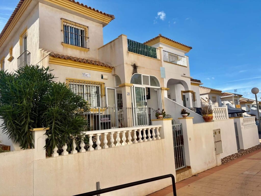 3 bedroom Semi-detached Villa for sale in Los Altos with pool - € 219,000 (Ref: 10158920)