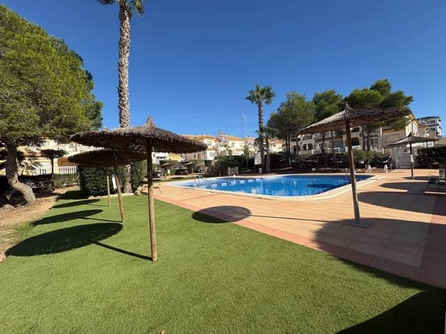 3 soverom Kjedet enebolig til salgs i Los Altos med svømmebasseng - € 219 000 (Ref: 10158920)