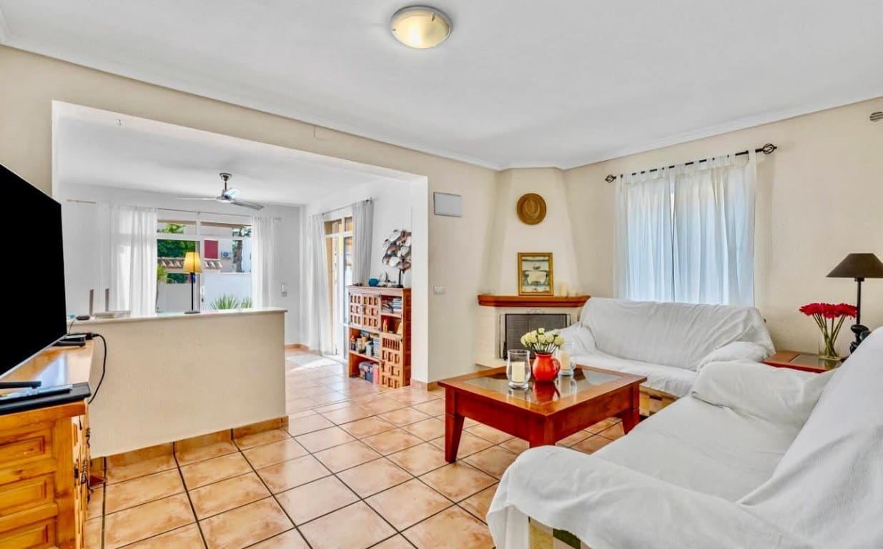 4 makuuhuone Huvila myytävänä paikassa La Florida mukana uima-altaan - 359 000 € (Ref: 10160000)