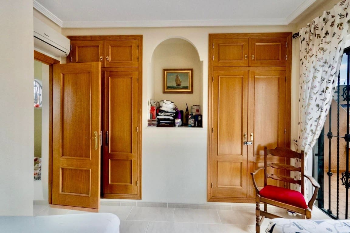 2 Zimmer Villa zu verkaufen in Playa Flamenca mit Pool Garage - 211.900 € (Ref: 10160002)