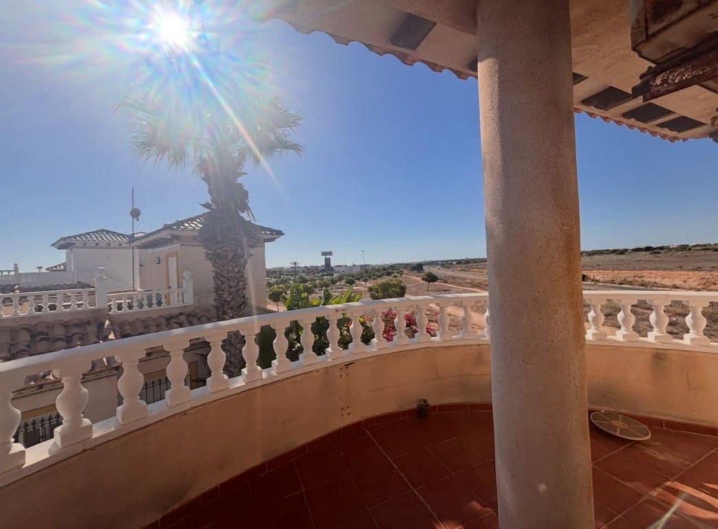 3 bedroom Villa for sale in La Zenia with pool garage - € 349,000 (Ref: 10160003)
