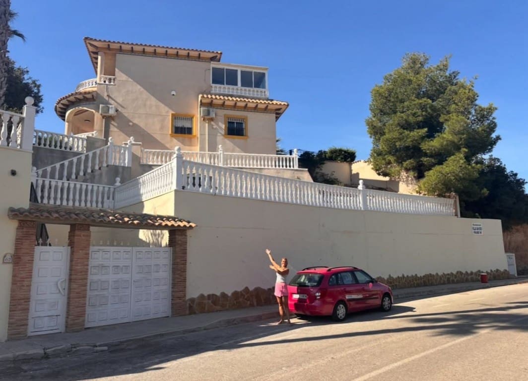 3 bedroom Villa for sale in La Zenia with pool garage - € 349,000 (Ref: 10160003)