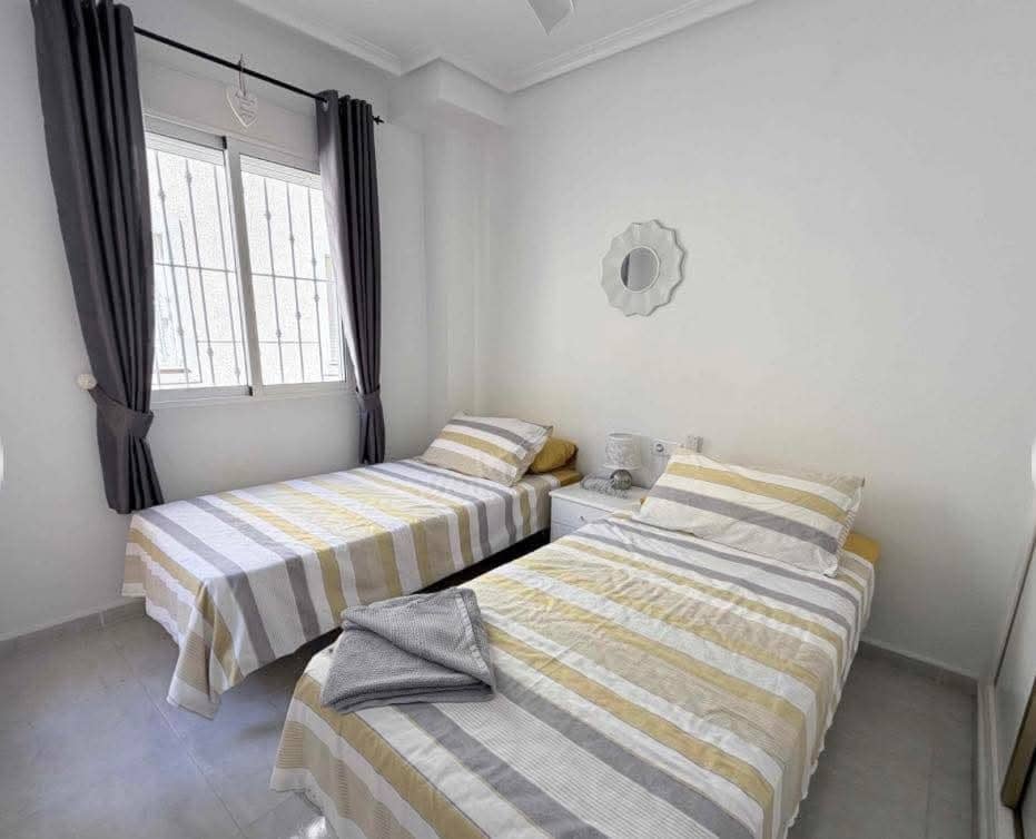 3 bedroom Townhouse for sale in Playa Flamenca with pool garage - € 185,000 (Ref: 10160006)