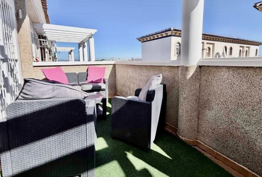 3 bedroom Townhouse for sale in Playa Flamenca with pool garage - € 185,000 (Ref: 10160006)