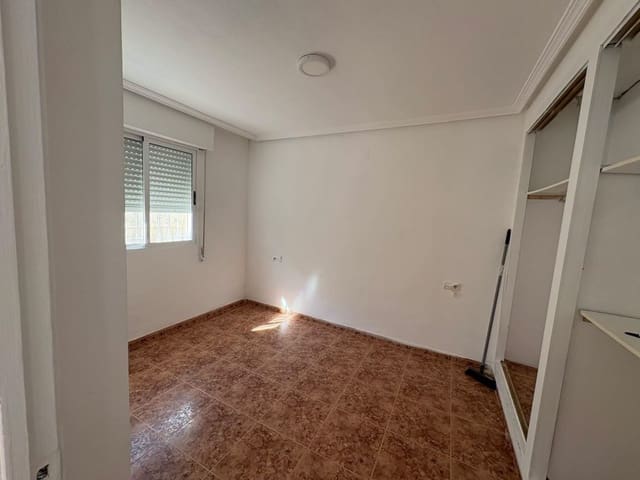 3 soverom Kjedet enebolig til salgs i Los Altos med svømmebasseng garasje - € 195 000 (Ref: 10160123)