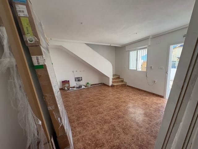 3 soverom Kjedet enebolig til salgs i Los Altos med svømmebasseng garasje - € 195 000 (Ref: 10160123)