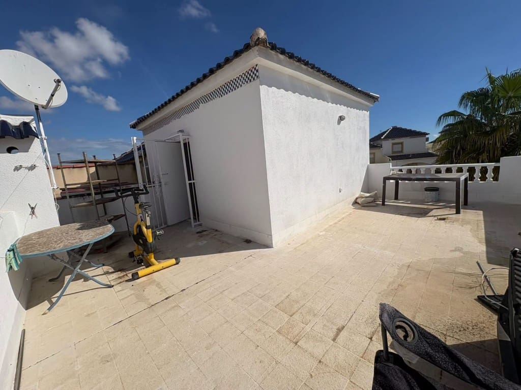 3 soverom Kjedet enebolig til salgs i Los Altos med svømmebasseng garasje - € 195 000 (Ref: 10160123)