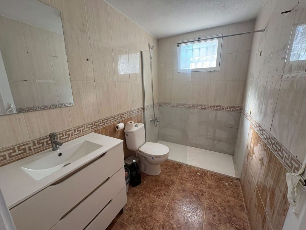 3 soverom Kjedet enebolig til salgs i Los Altos med svømmebasseng garasje - € 195 000 (Ref: 10160123)