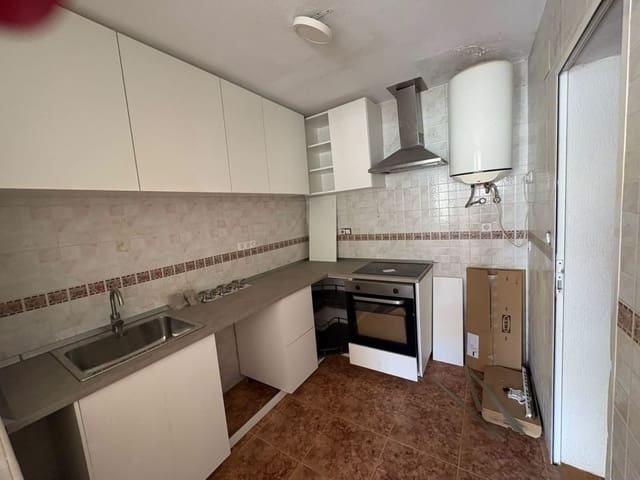 3 soverom Kjedet enebolig til salgs i Los Altos med svømmebasseng garasje - € 195 000 (Ref: 10160123)