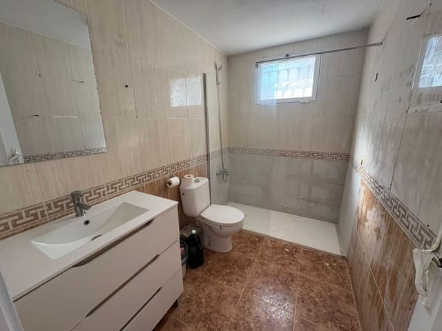3 soverom Kjedet enebolig til salgs i Los Altos med svømmebasseng garasje - € 195 000 (Ref: 10160123)