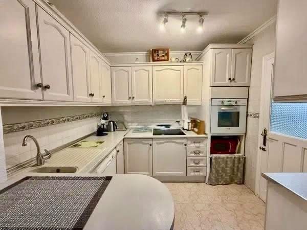 3 soverom Kjedet enebolig til salgs i Los Altos med svømmebasseng garasje - € 219 000 (Ref: 10160124)