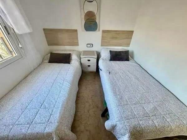 3 soverom Kjedet enebolig til salgs i Los Altos med svømmebasseng garasje - € 219 000 (Ref: 10160124)