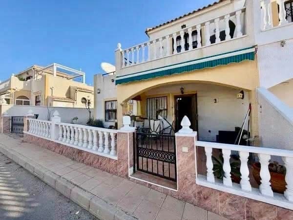 3 soverom Kjedet enebolig til salgs i Los Altos med svømmebasseng garasje - € 219 000 (Ref: 10160124)