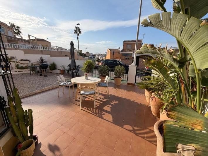 2 soverom Kjedet enebolig til salgs i Los Balcones med svømmebasseng garasje - € 227 000 (Ref: 10160638)