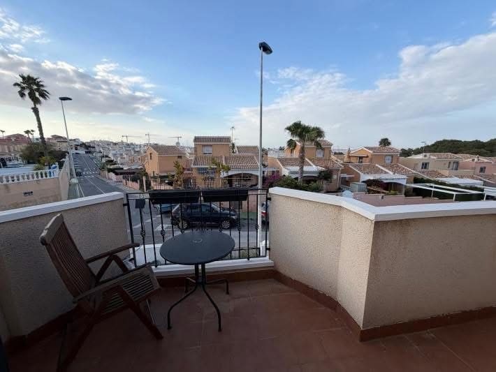 2 soverom Kjedet enebolig til salgs i Los Balcones med svømmebasseng garasje - € 227 000 (Ref: 10160638)