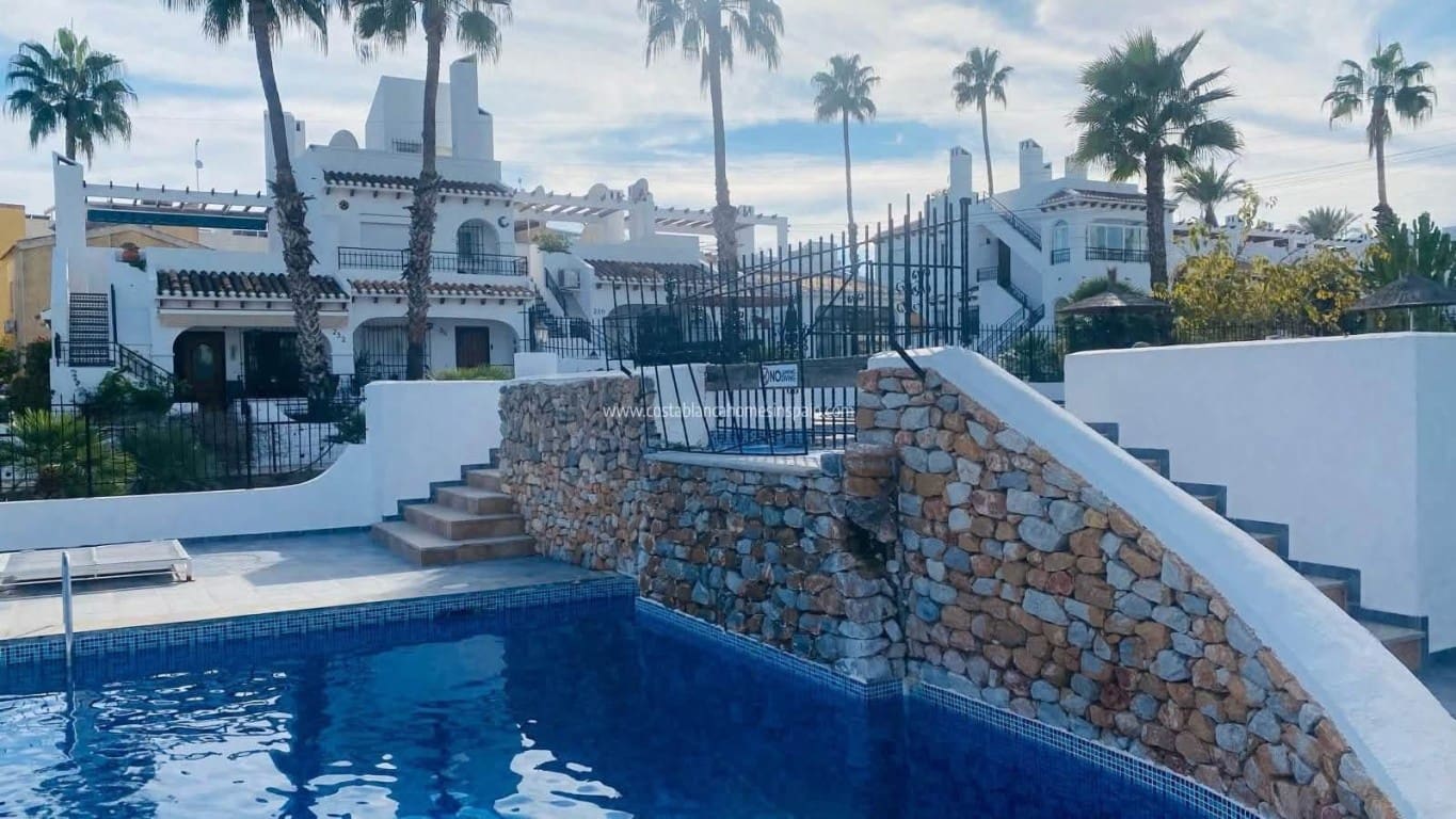 3 slaapkamer Huis te koop in Villamartin met zwembad - € 259.995 (Ref: 10163981)