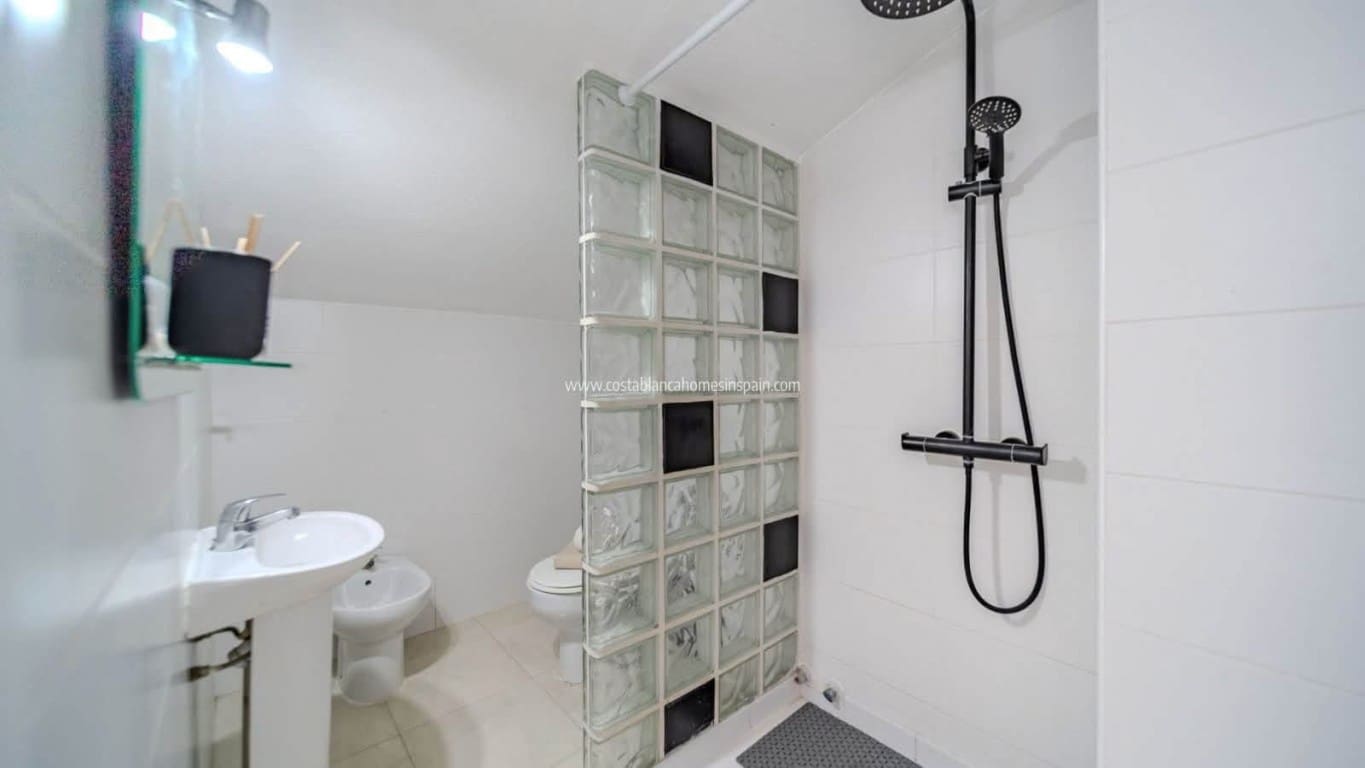 3 slaapkamer Huis te koop in Villamartin met zwembad - € 259.995 (Ref: 10163981)