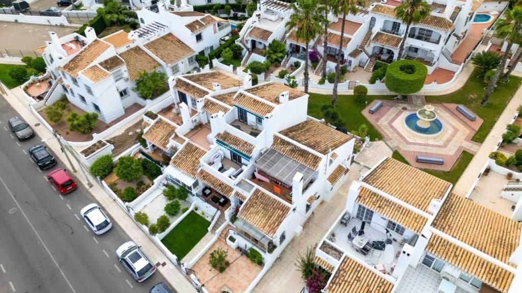 3 slaapkamer Huis te koop in Villamartin met zwembad - € 259.995 (Ref: 10163981)