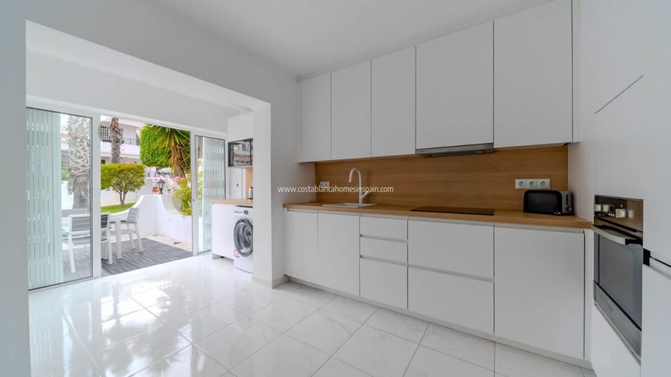 3 slaapkamer Huis te koop in Villamartin met zwembad - € 259.995 (Ref: 10163981)