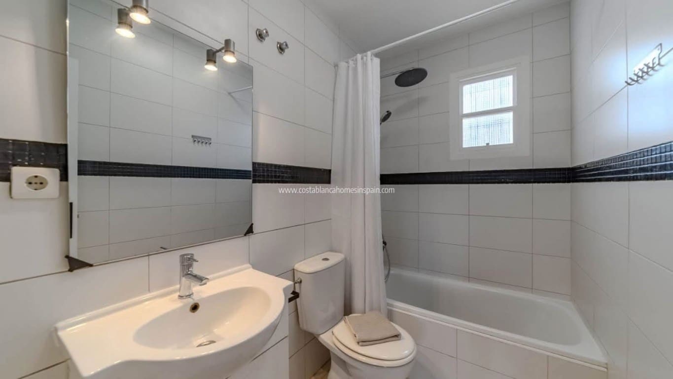 3 slaapkamer Huis te koop in Villamartin met zwembad - € 259.995 (Ref: 10163981)