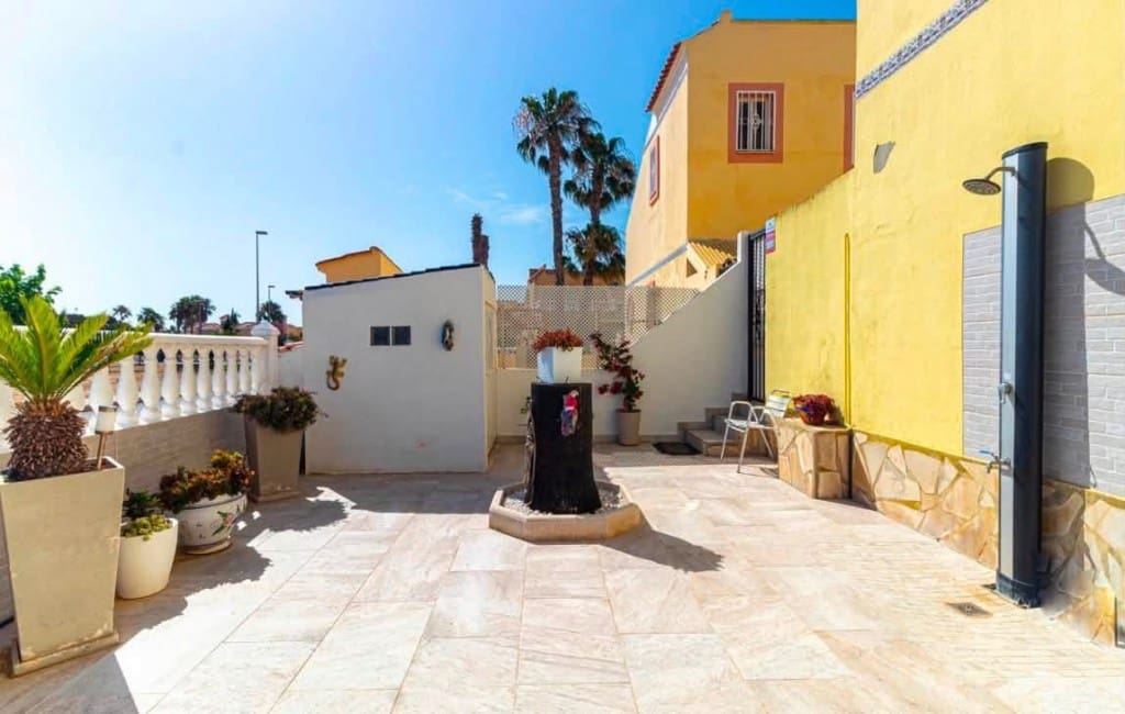 2 slaapkamer Halfvrijstaande villa te koop in Cabo Roig met zwembad garage - € 229.000 (Ref: 10165925)