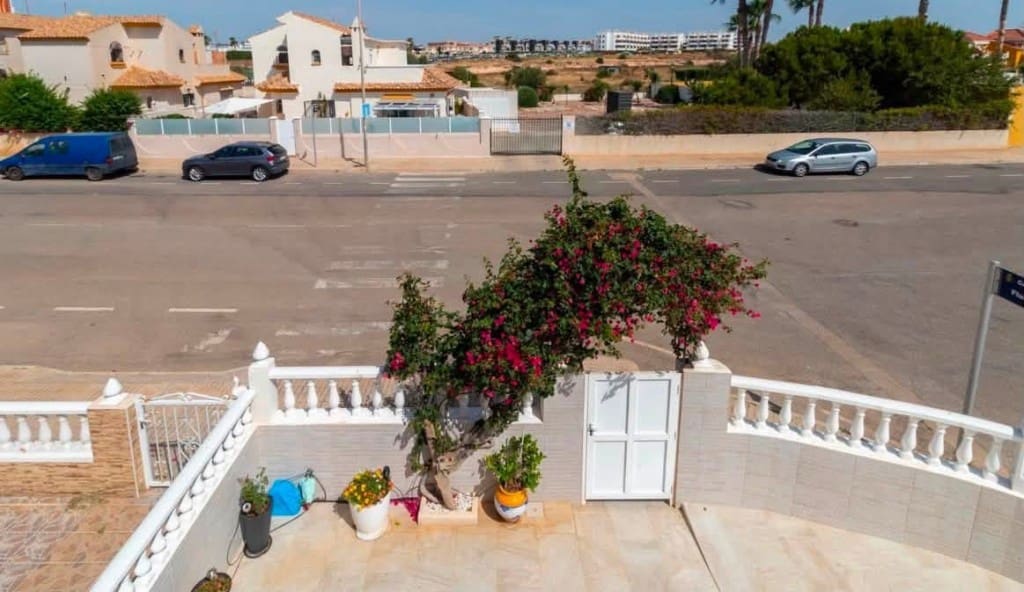 2 slaapkamer Halfvrijstaande villa te koop in Cabo Roig met zwembad garage - € 229.000 (Ref: 10165925)