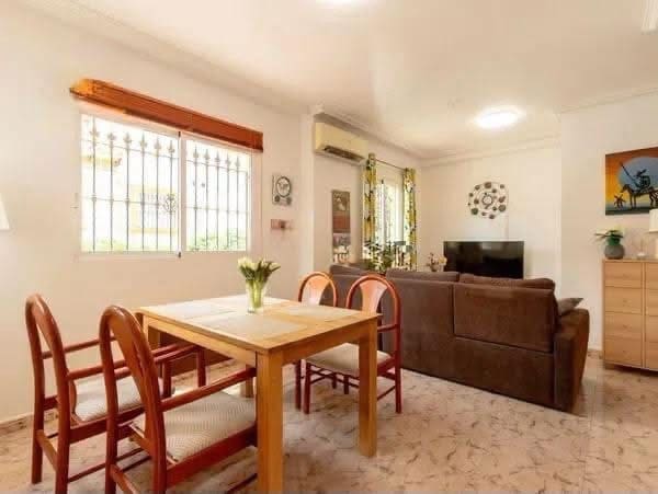 2 Zimmer Doppelhaus zu verkaufen in Playa Flamenca mit Pool Garage - 225.000 € (Ref: 10174185)