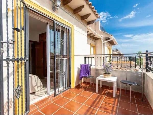 2 Zimmer Doppelhaus zu verkaufen in Playa Flamenca mit Pool Garage - 225.000 € (Ref: 10174185)