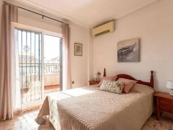 2 Zimmer Doppelhaus zu verkaufen in Playa Flamenca mit Pool Garage - 225.000 € (Ref: 10174185)