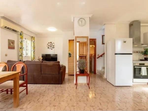 2 soverom Kjedet enebolig til salgs i Playa Flamenca, Orihuela med svømmebasseng garasje - € 225 000 (Ref: 10174185)